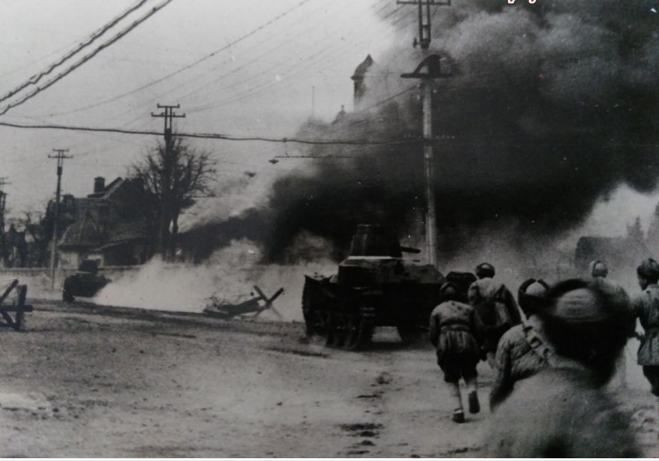 苏联专家给公安上课，突然被捕，局长笑言：老韩，我找你好苦