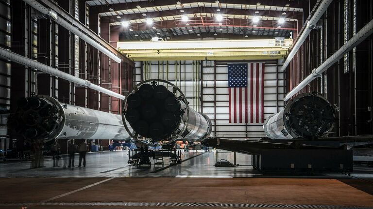 九死一生的阿波罗登月计划，实验中死亡三人，阿姆斯特朗差点牺牲