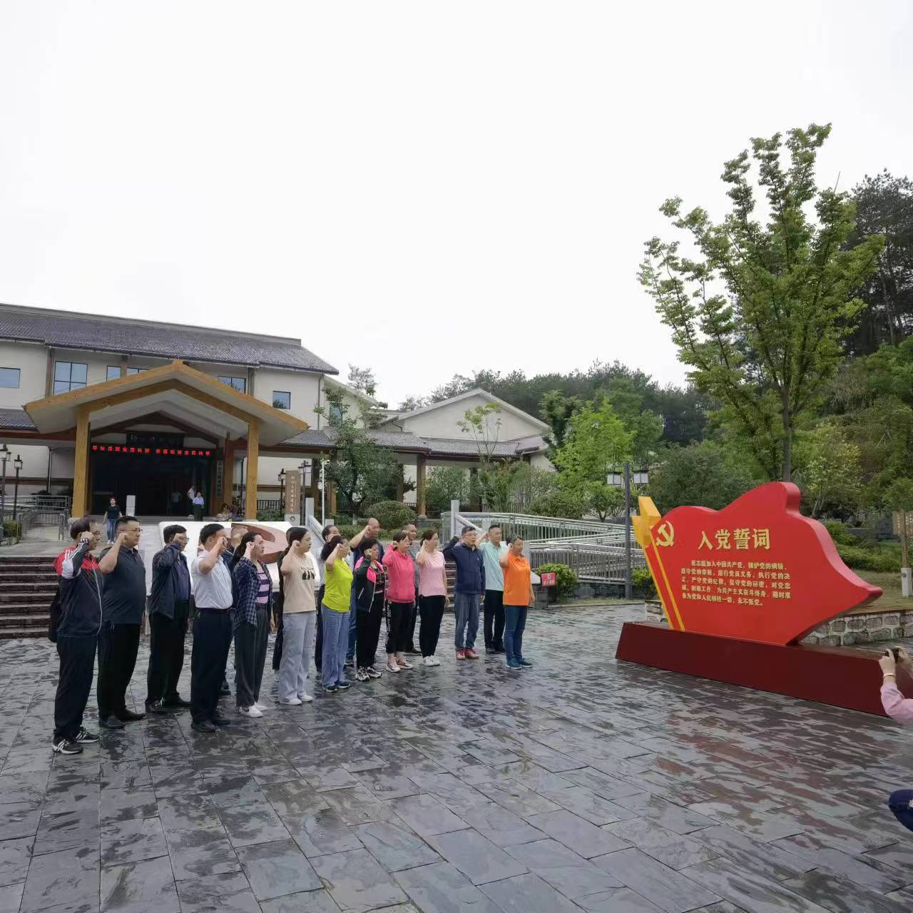 追寻红色足迹来到了英雄城,追寻红色足迹凝聚奋进力量