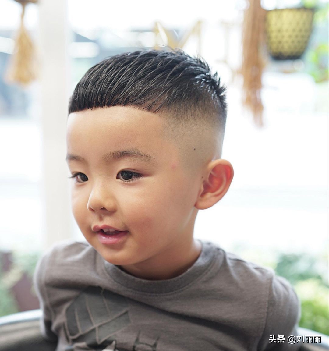 家庭理发帅气小男孩发型,小男孩帅气发型图片短发