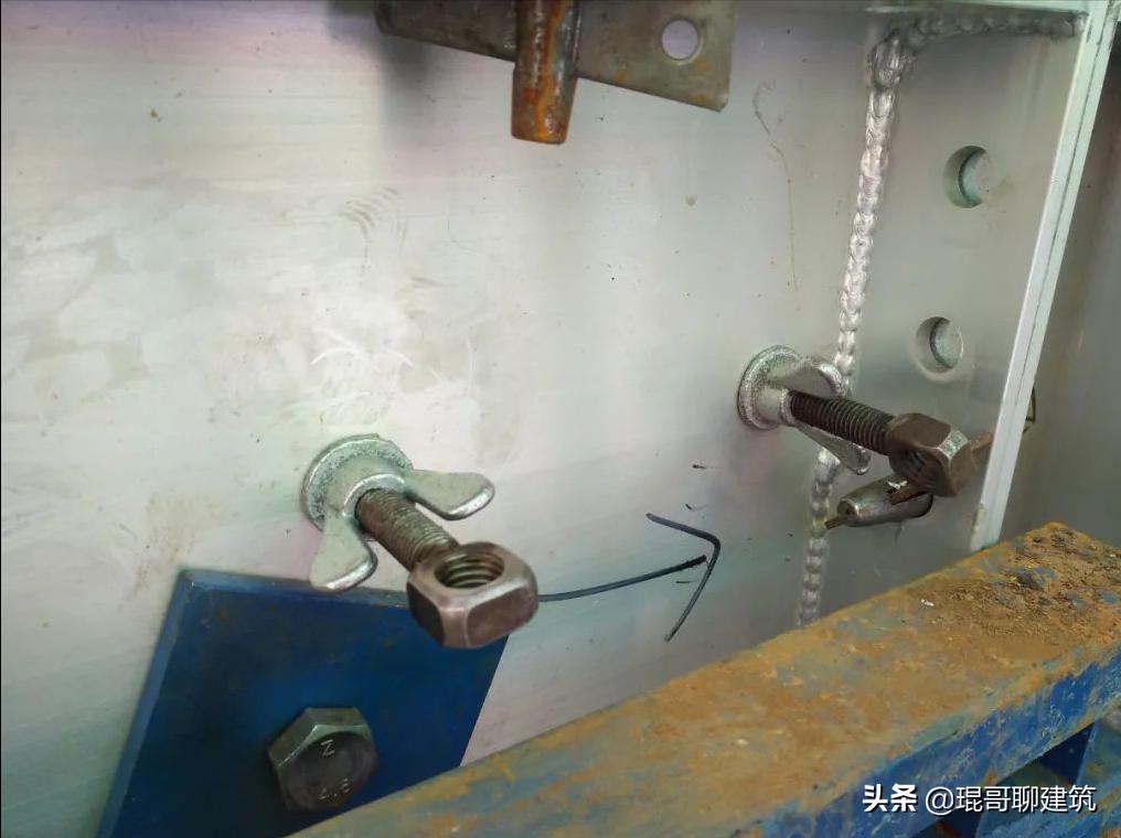 新型悬挑架全套图纸大全集,新型悬挑架半预埋和穿墙哪个安全