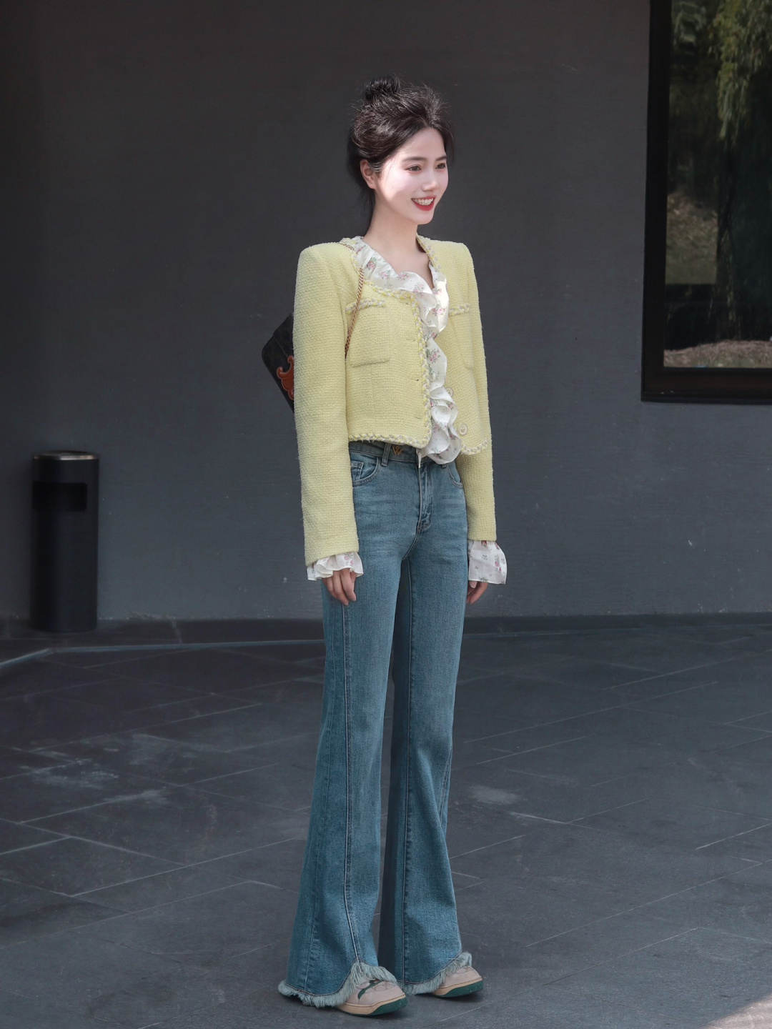 搭配春季牛仔裤的上衣推荐,初春阔腿牛仔裤配什么上衣好看