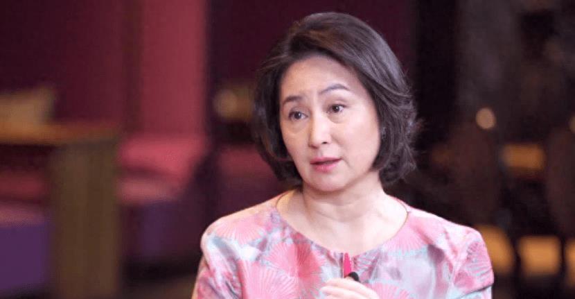 山中老女子勒出副乳，与亲戚男友再续初恋，怎搞的