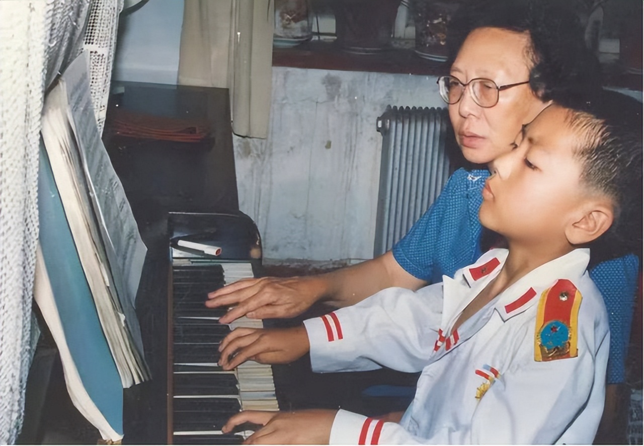 李云迪郎朗三个钢琴家,世界钢琴家排名郎朗和李云迪