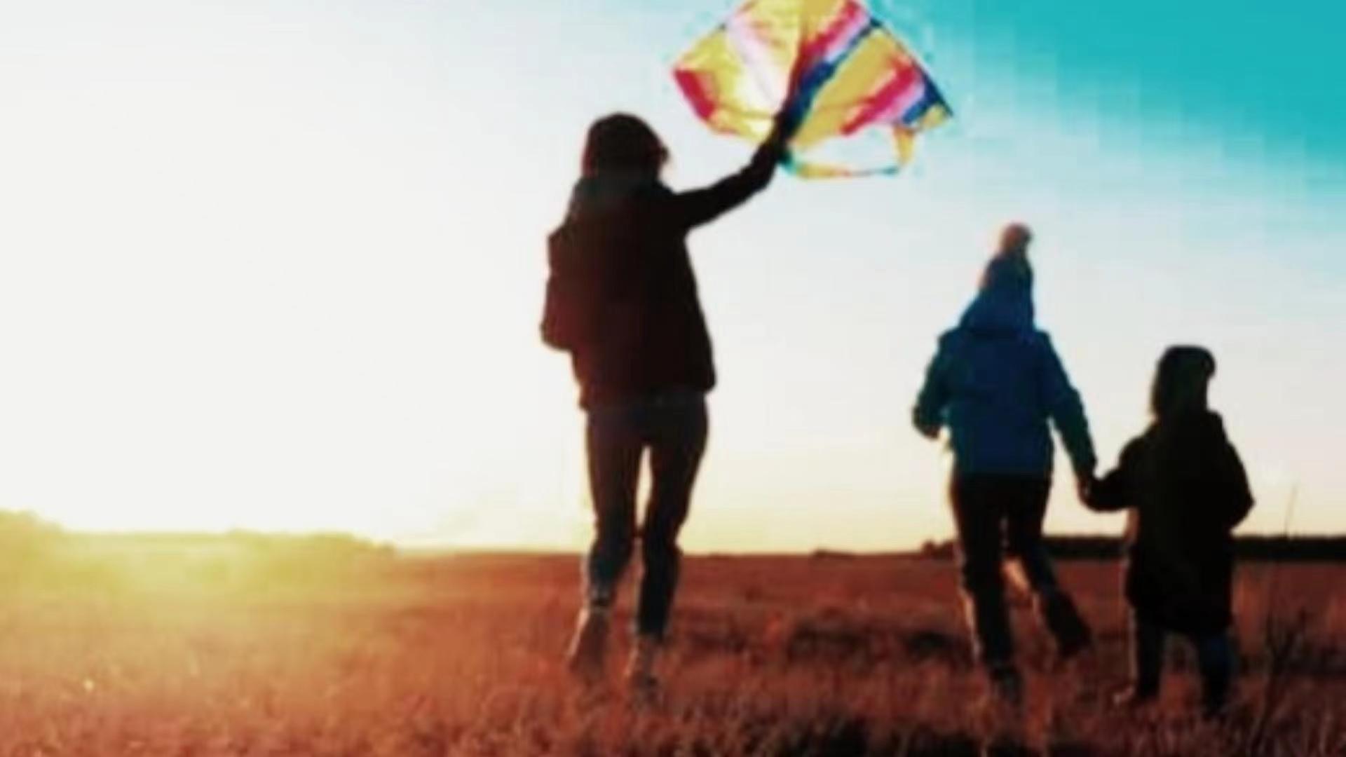 太阳表面再现巨洞约20个地球大小,太阳表面出现了巨洞是真的吗