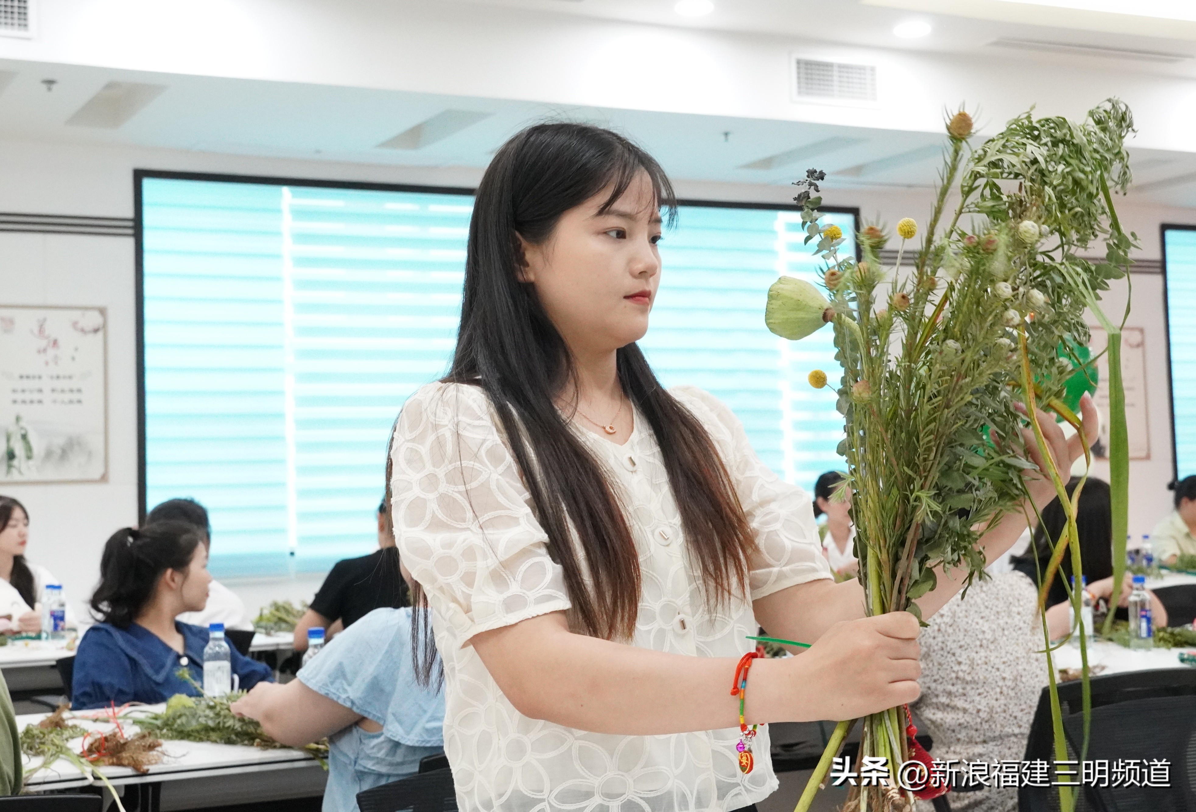 国网沙县区供电公司：情浓端午艾草香荷花殷殷寄廉语