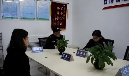 某地女子工地干活撞见男子撒尿，日思夜想成病，竟报警让对方负责