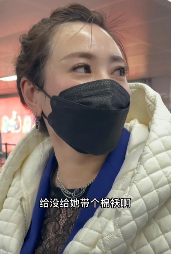 李勒优第一次见她妈妈在机场视频,优优李勒优现状