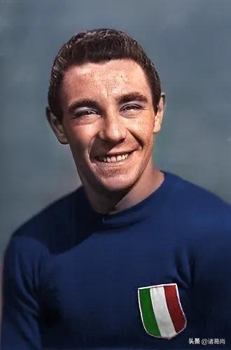曾经的男模军团，意大利世界杯球服变革