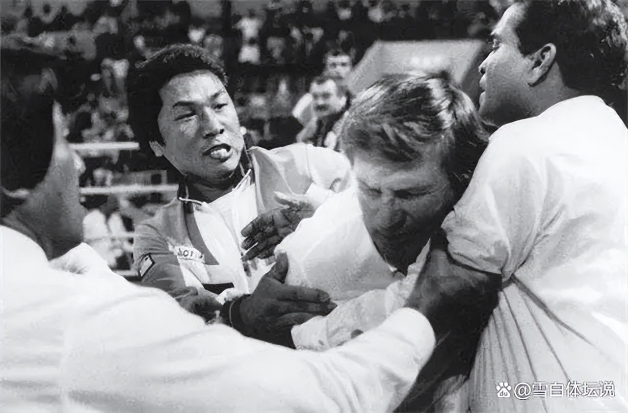 世界杯韩国主帅被罚红牌赛后打架,世界杯经典回顾韩国犯规