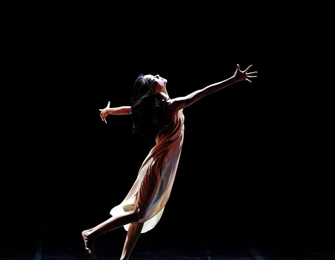 做完变性手术后的金星，在和女人一起洗澡时，会动心吗？