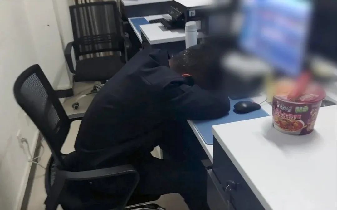 【公安心向*党**护航新征程】“@詹天琦早上不许来上班”