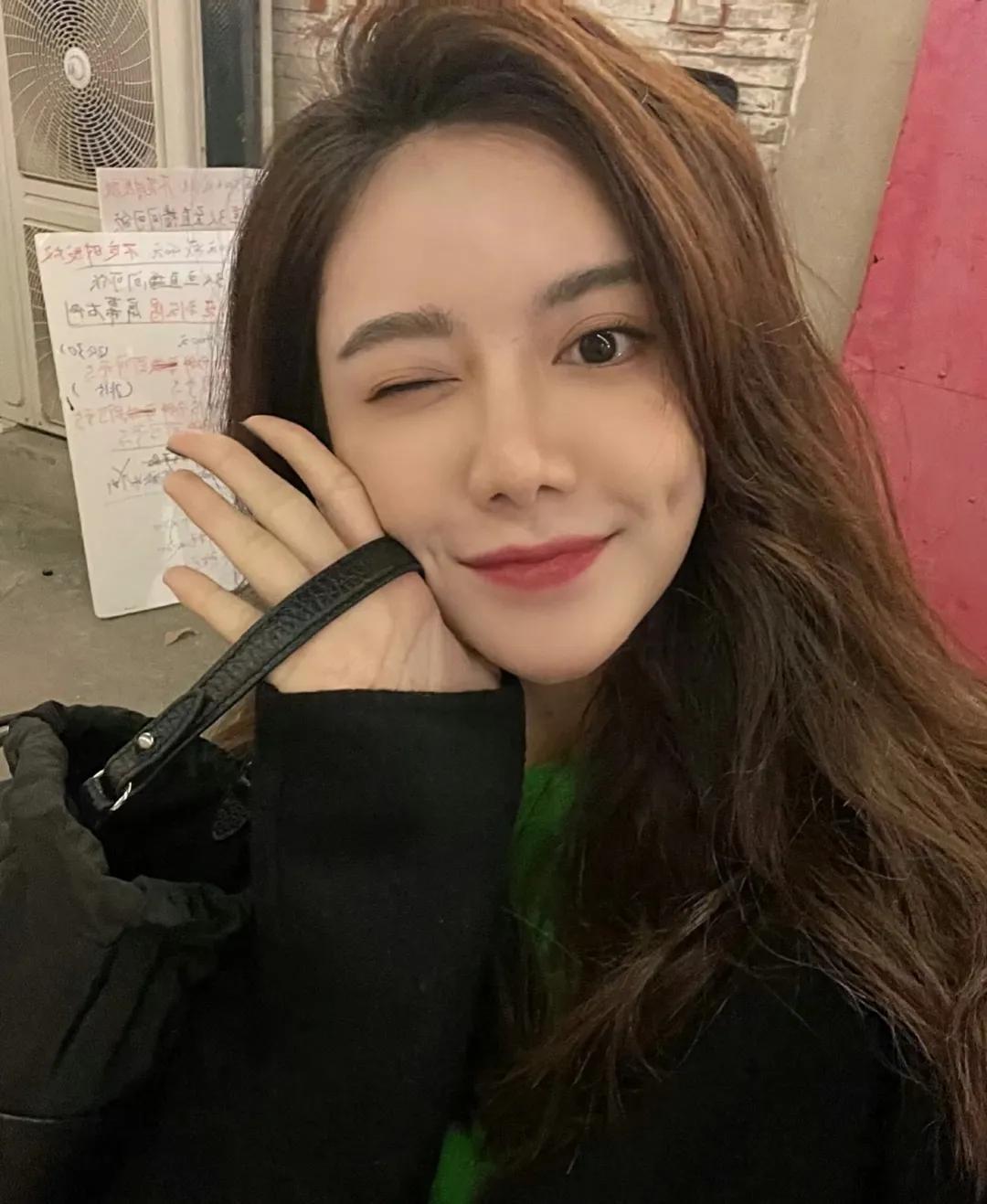 nba主持人美娜生活照,天津主持人美娜个人资料