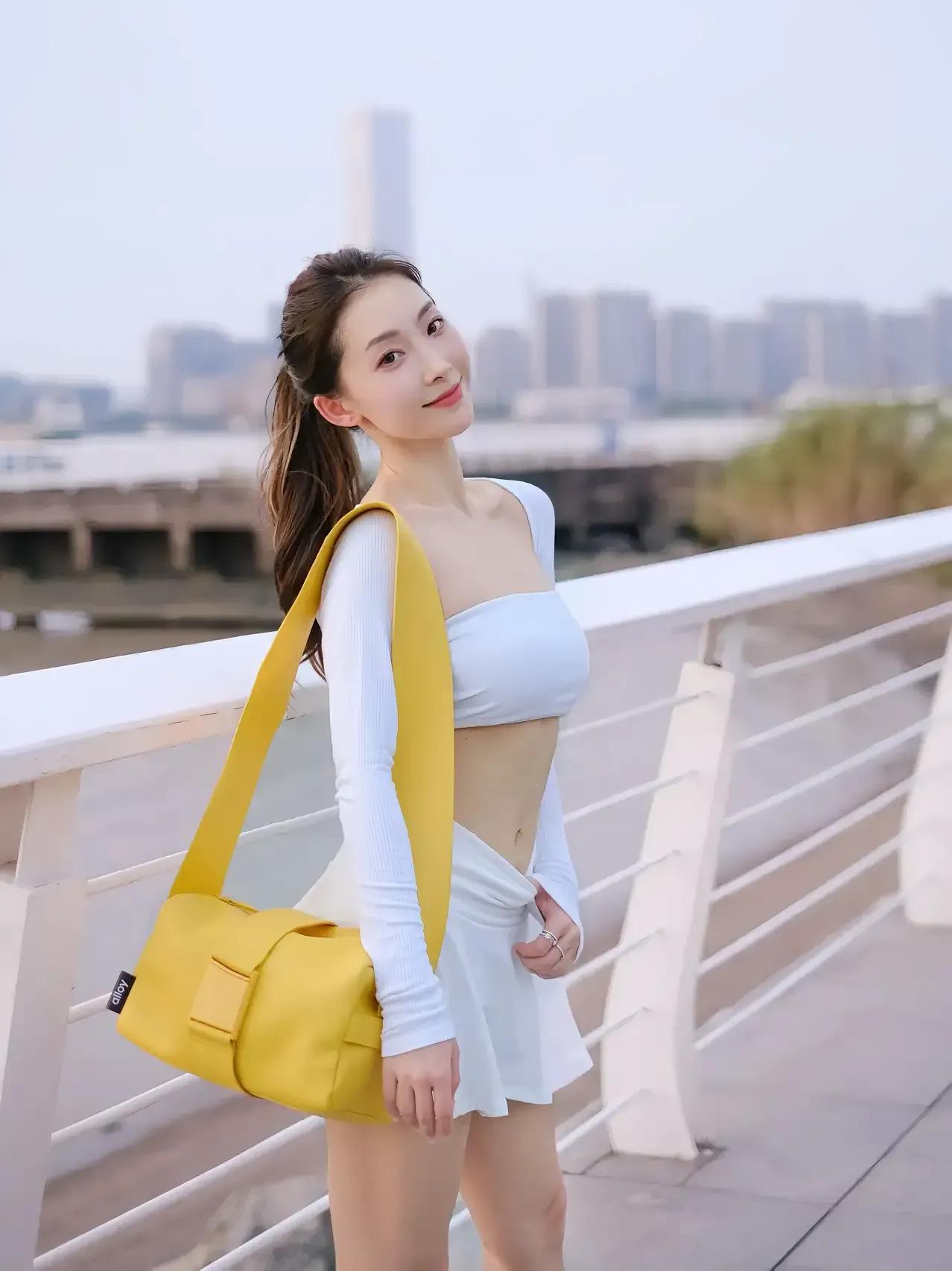 蔚蓝青春壁纸,迷茫的青春壁纸