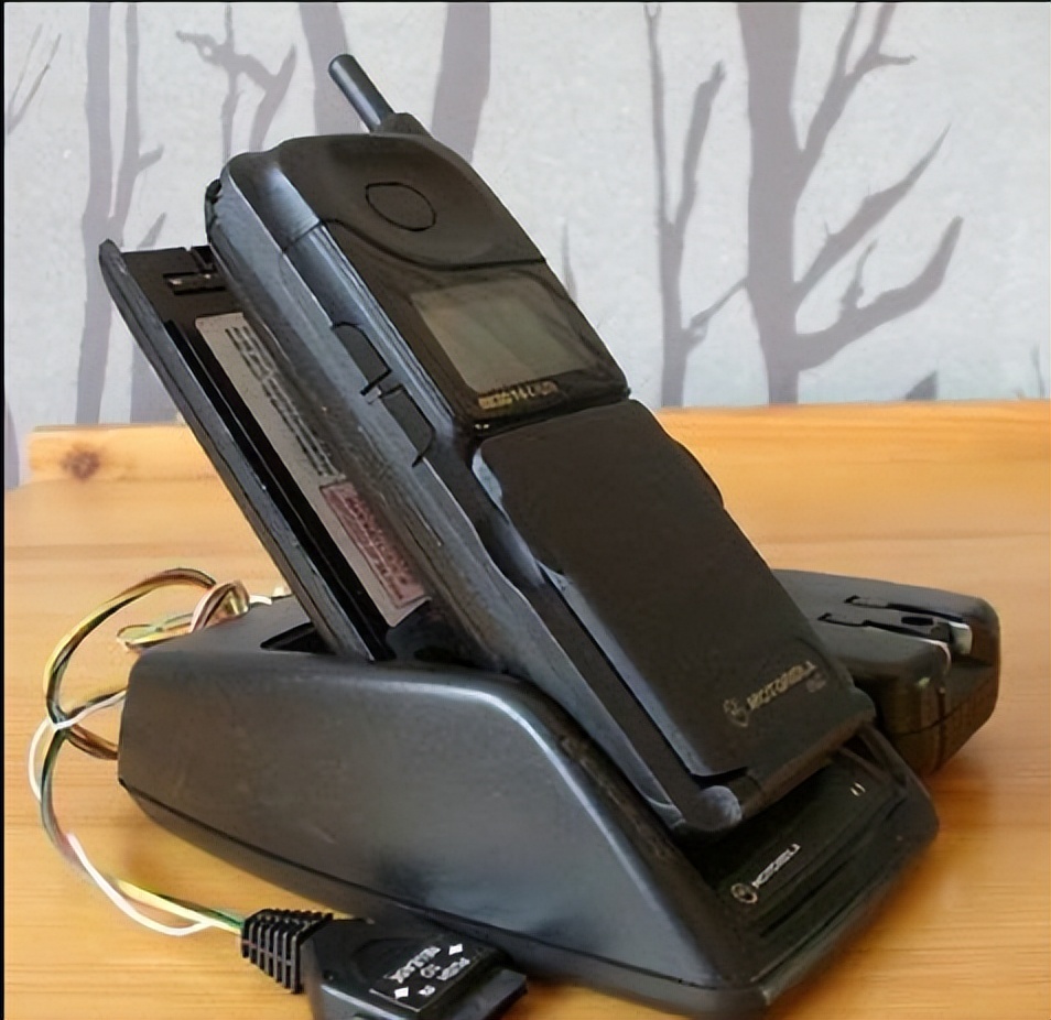 手机在未来的进化史,手机发展50年从砖头到口袋电脑