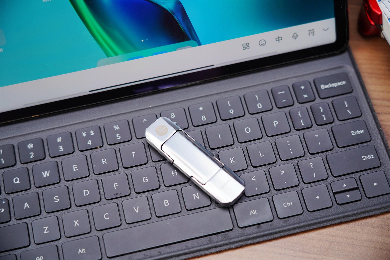 m.2固态硬盘如何当做移动硬盘使用,m.2移动硬盘与固态u盘的区别