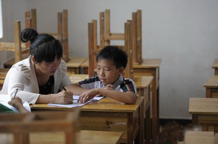 广西孤儿杨六斤现在的状况,广西孤儿杨六斤生活视频