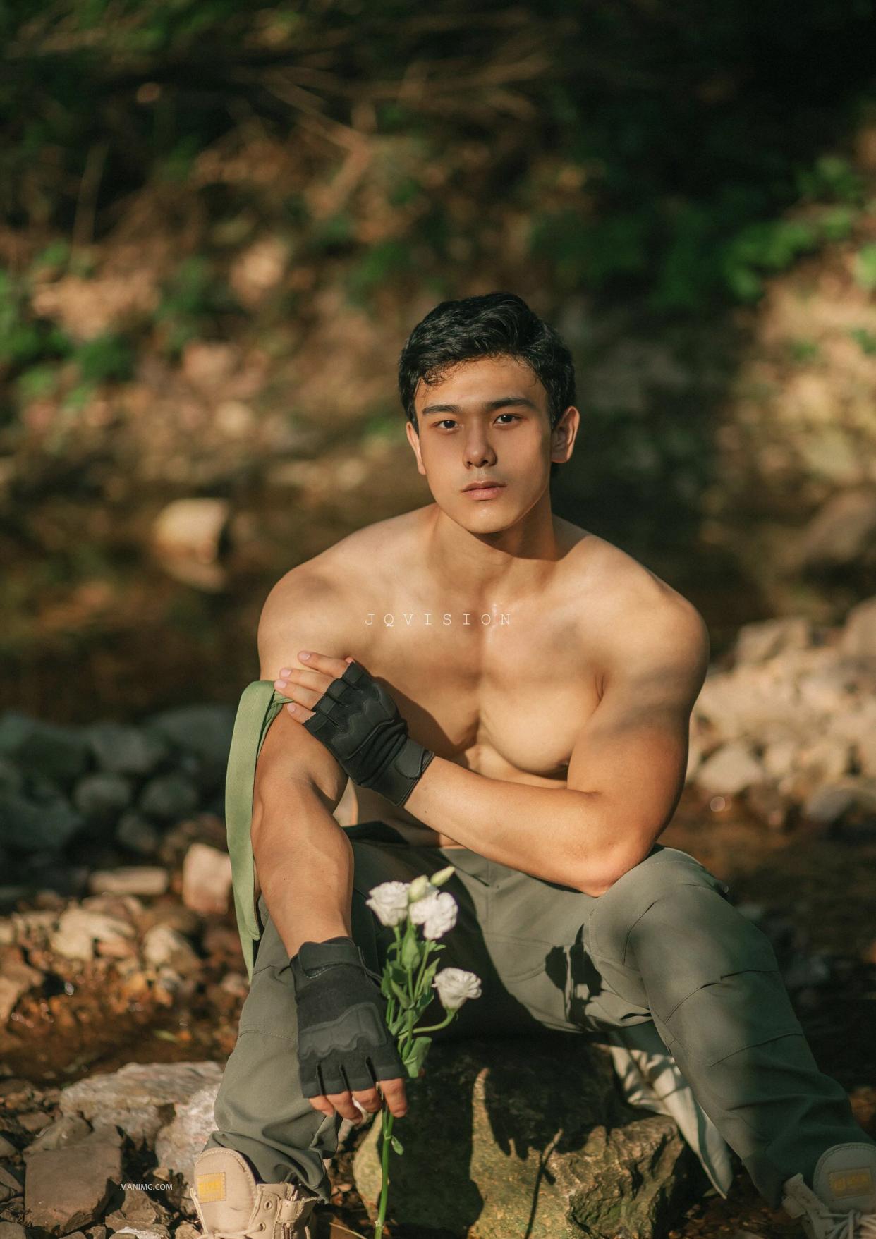 小励律曾浩然:肉球变型男