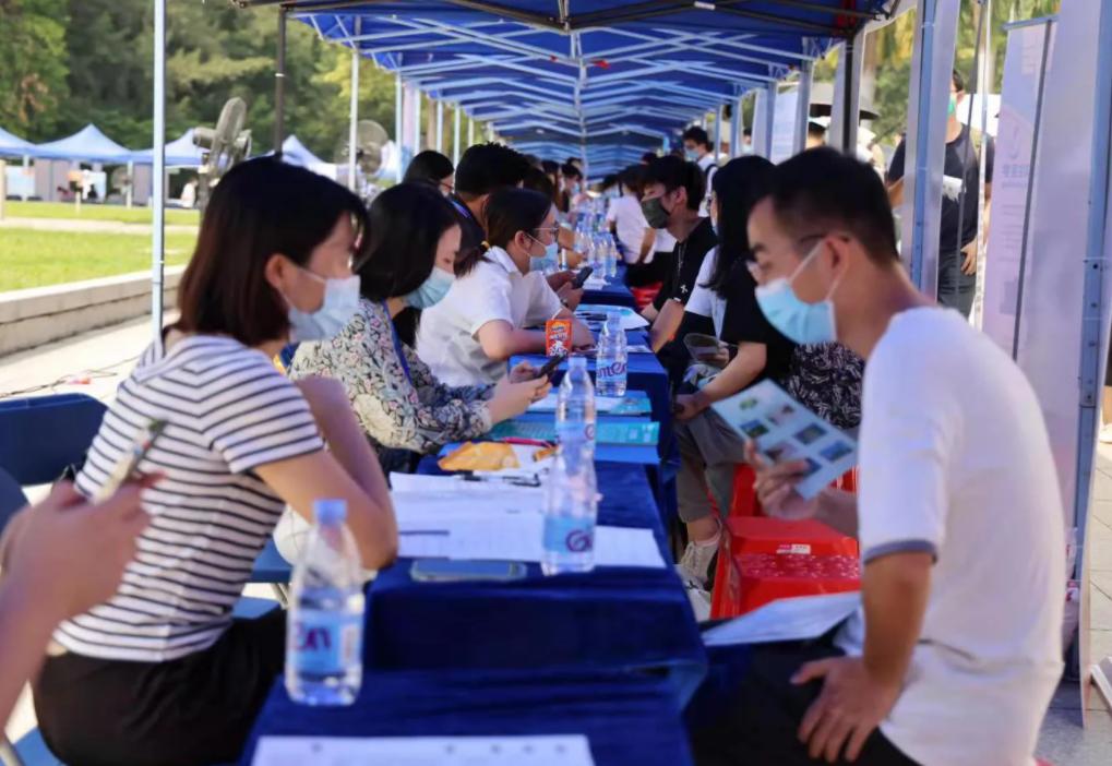 本科生在富士康就业前景,大学生进富士康就业