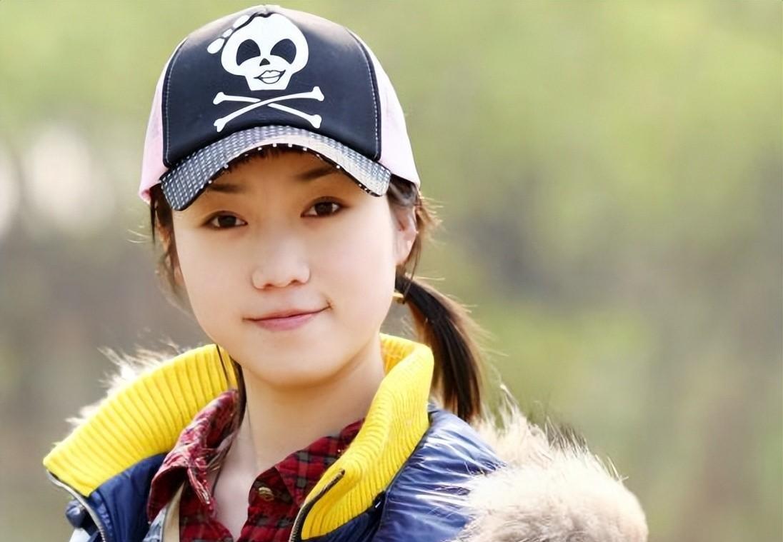 “网红模特”*筱雨张**,出道一年拍21套人体写真,今38岁仍孤身一人