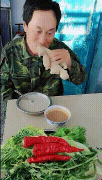 女孩去纹身结果喜欢上了纹身师,陪老婆去纹身