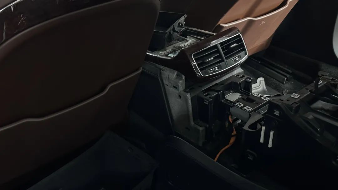 小伙100多万买宝马,小伙花了52万买了奥迪a8