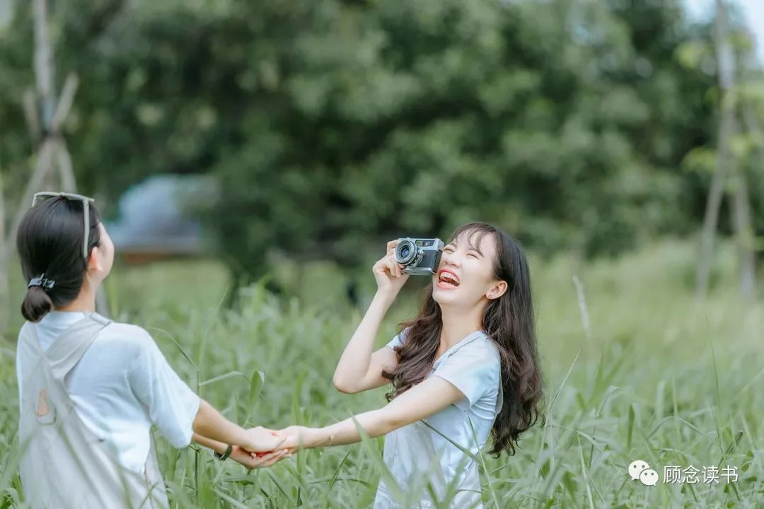 女生朋友圈把你屏蔽还要继续追吗,屏蔽你朋友圈的人还要继续交往吗