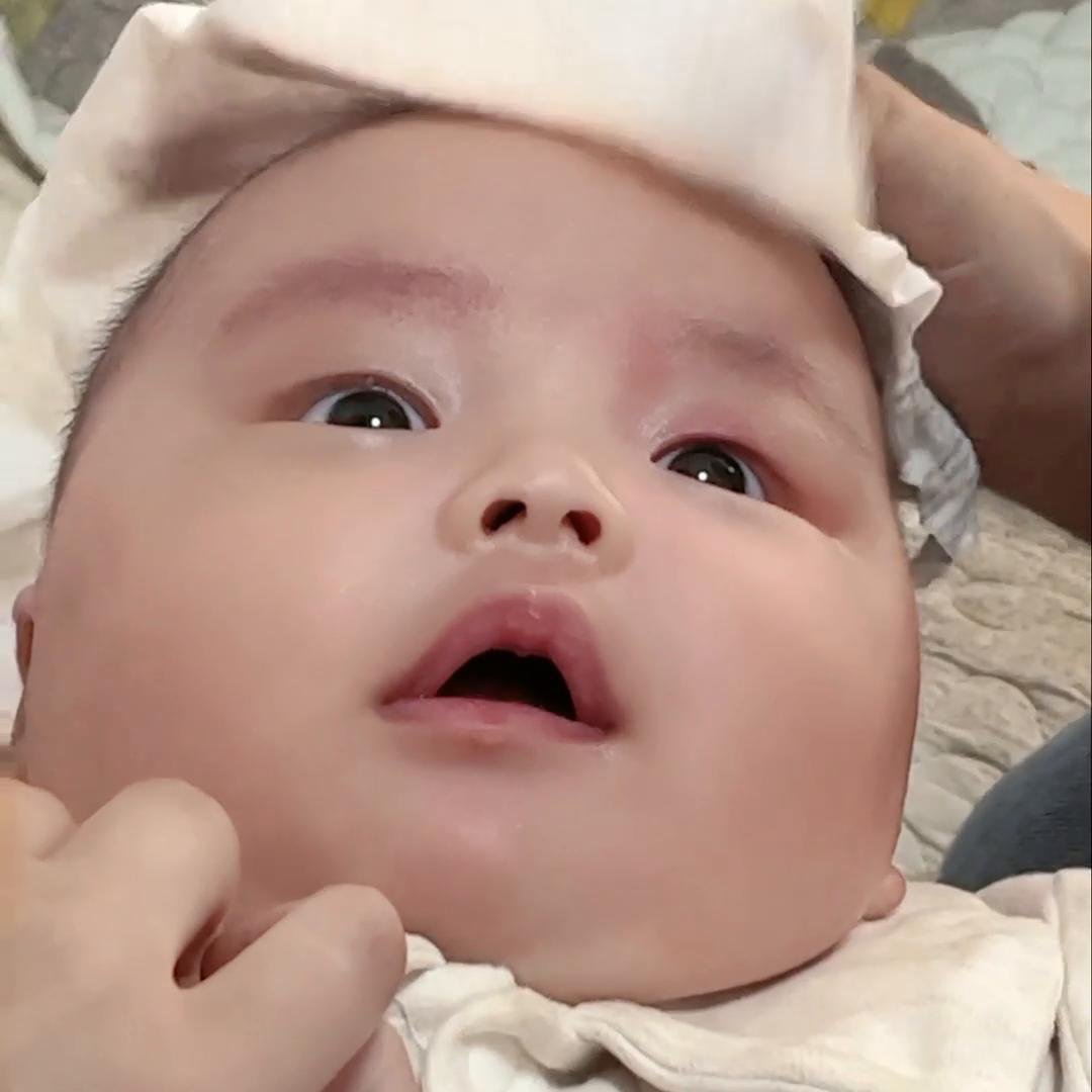 湿疹过敏宝宝淹脖子怎么处理,玥玥妈如何治疗湿疹