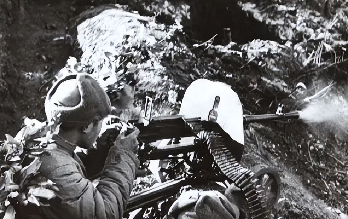 工事被美军摧毁了怎么办？志愿军班长忽然间灵光一闪：先不要修了