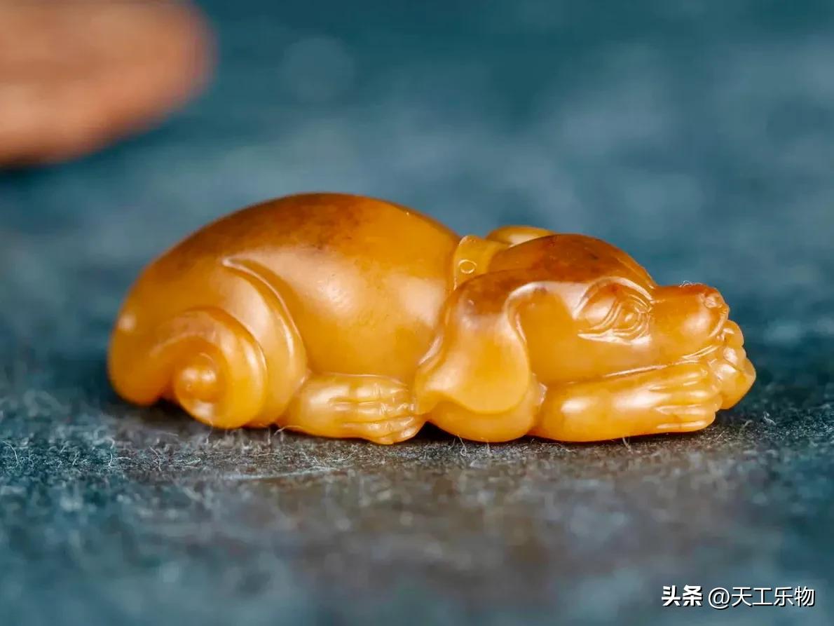 和田玉黄沁籽料大师玉雕极品图片,1200克的和田玉籽料黄沁多少钱