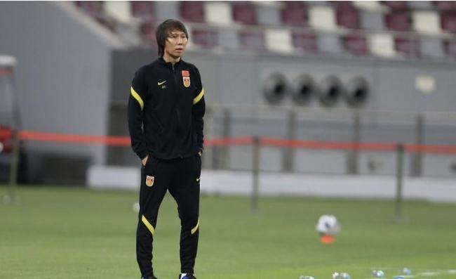 李铁基本确定下课：足协选帅一错再错，不该总摔倒在同一个坑里