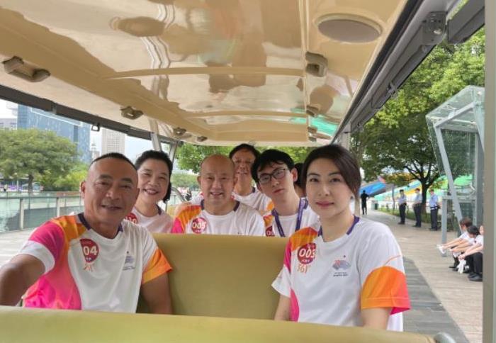 郭晶晶为什么一脸皱纹,郭晶晶罕见戴百万首饰亮相活动