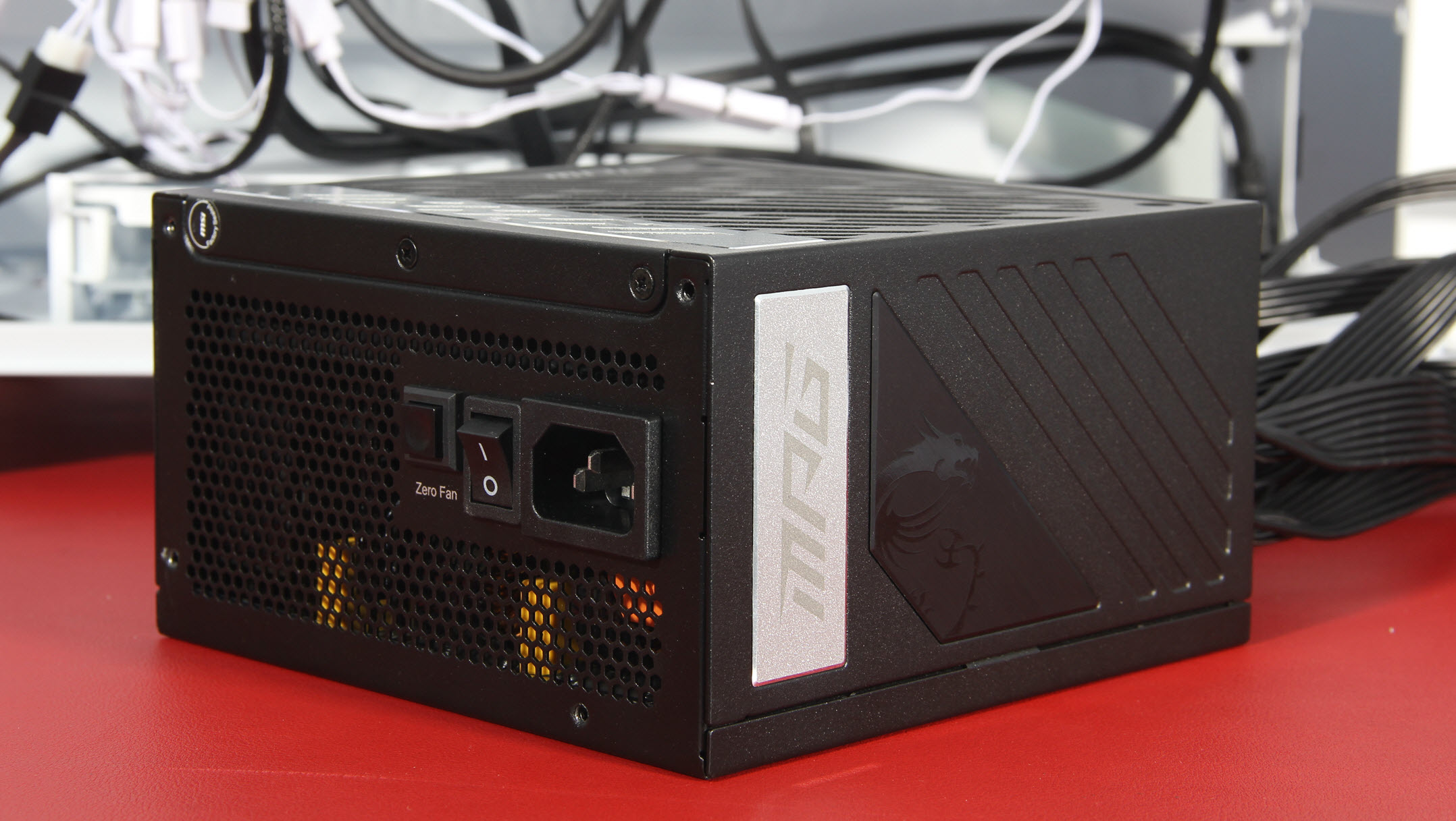 全风扇装机爱不爱？细数新机箱里的八把风扇