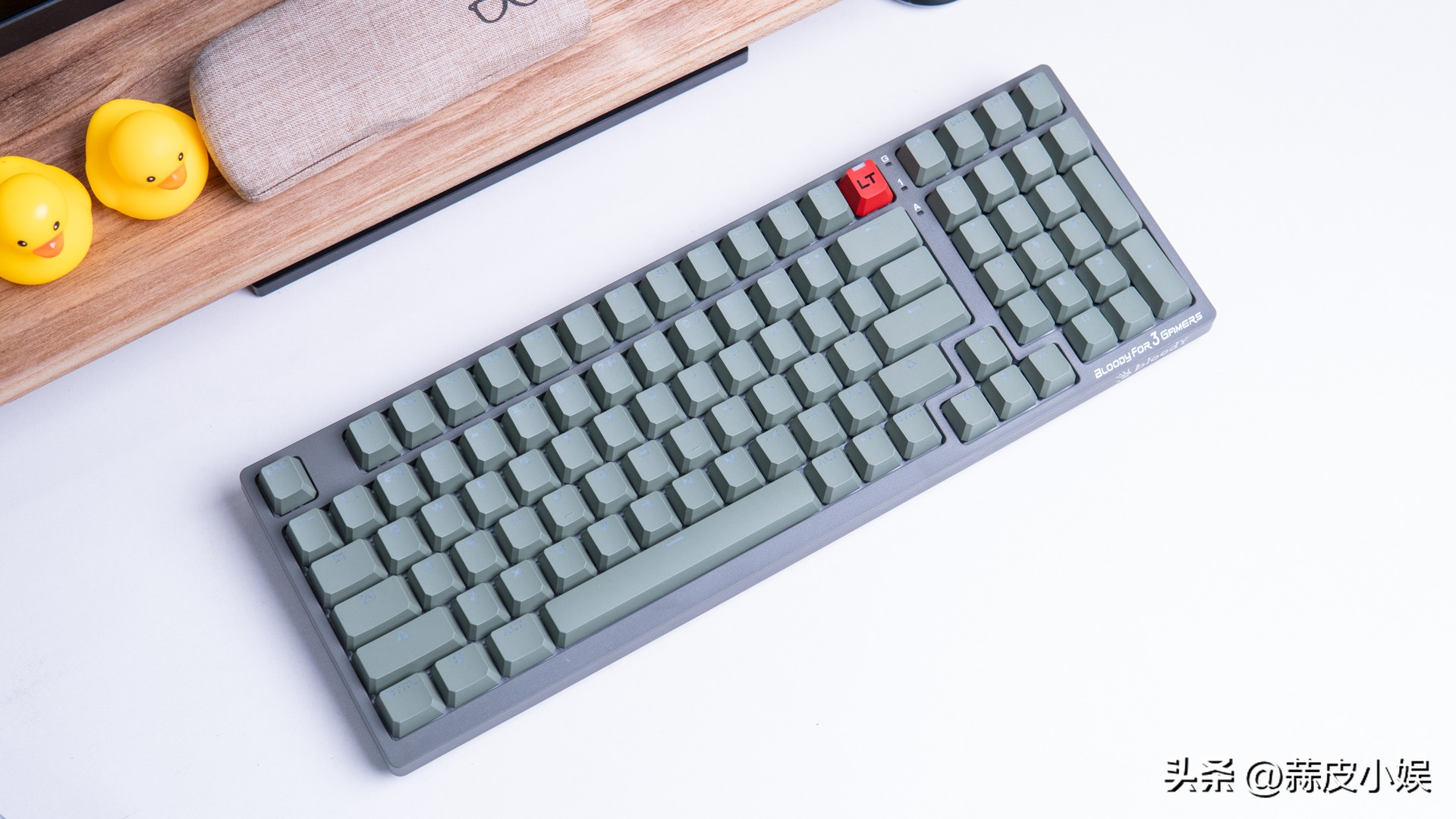 双飞燕键盘t98变速光轴值得买吗,双飞燕t98键盘和y75键盘哪个好