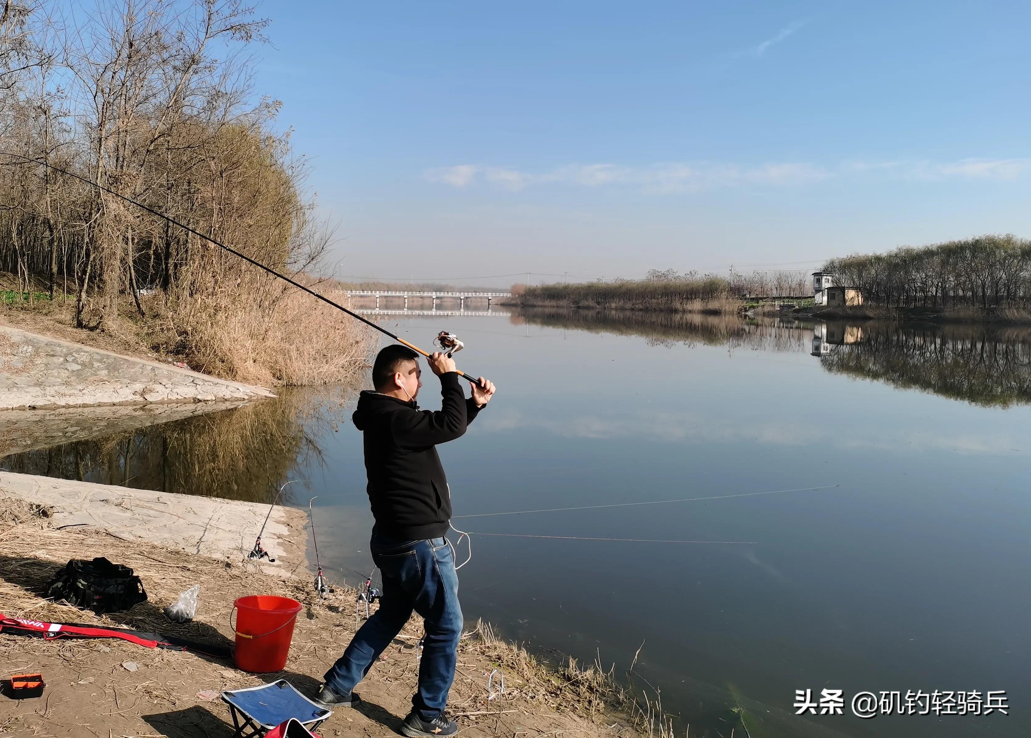 为何冬季钓打板鲫用的钩越大越好,冬季排钩大鲫