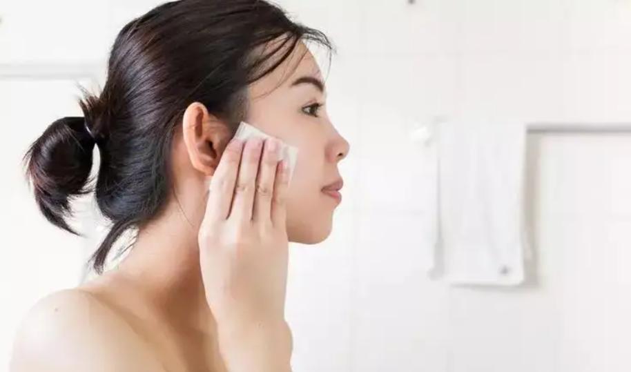 精华水推荐平价学生没有广告大牌,含植物萃取成分最多的大牌精华