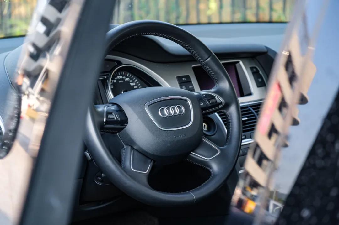 奥迪q7quattro脱困强大到可怕,奥迪07款q7quattro雪地爬坡