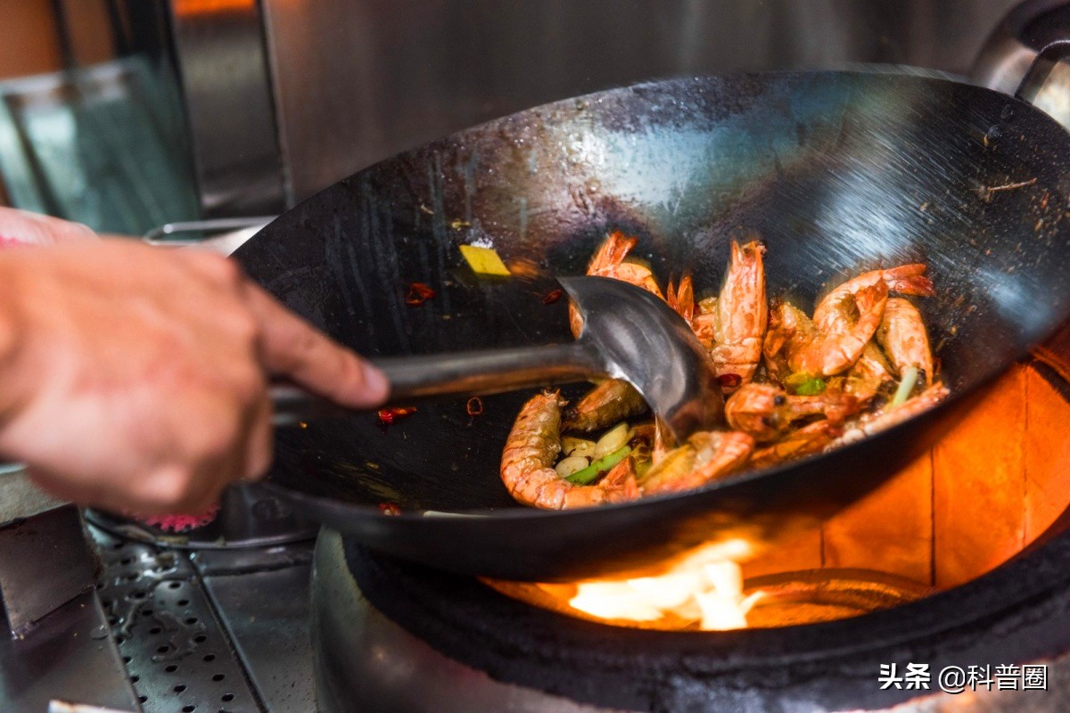 央视曝光废油桶铁锅,家用铁锅竟成夺命锅