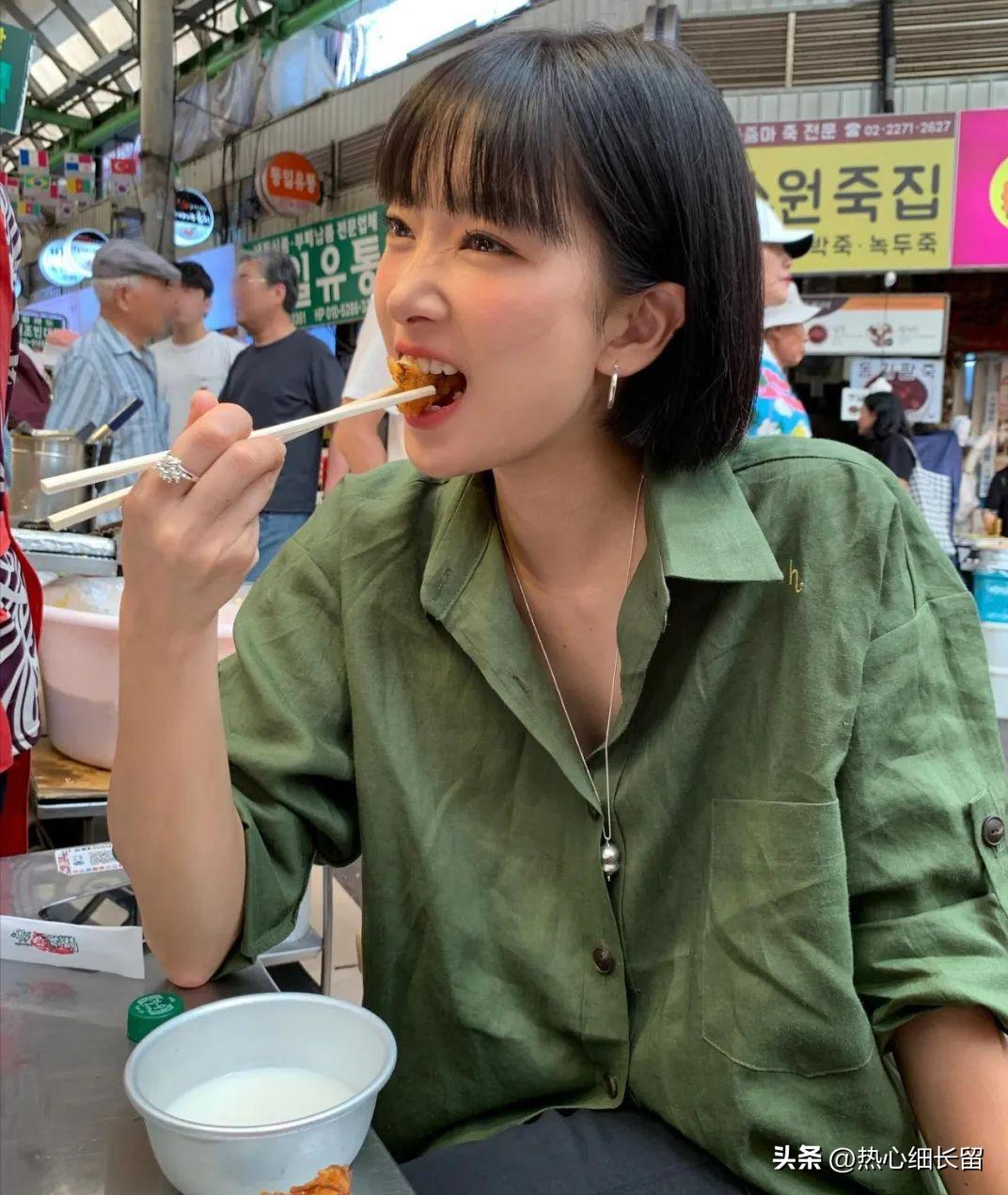 t恤加上立体感强的衬衫气场全开,女式短袖t恤衬衫