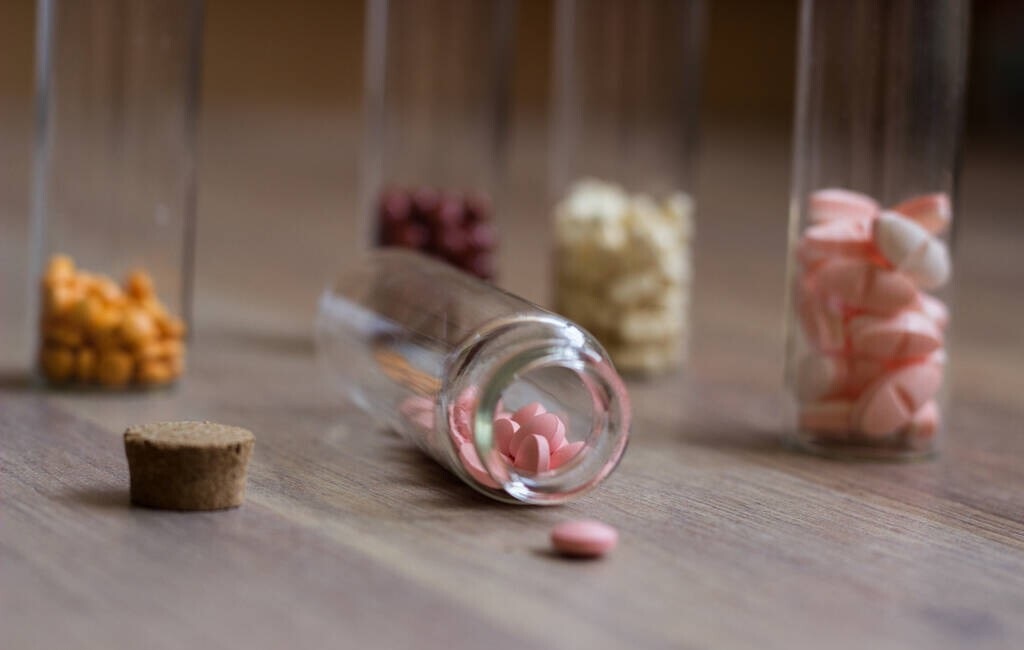 高血压病人低压偏高注意什么,血压高压高低压正常吃什么药合适