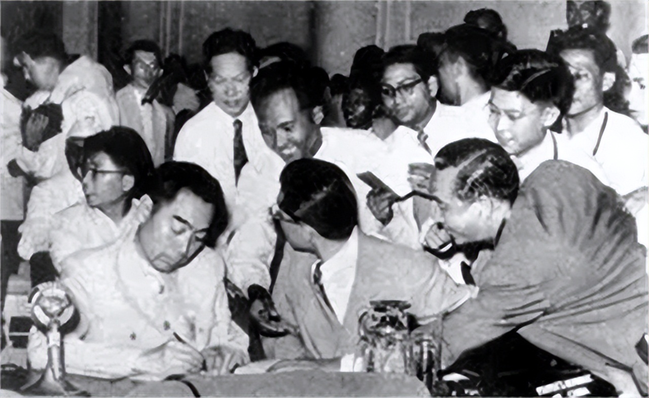 1955年，万隆会议时周总理的美女替身，真实身份是大使夫人