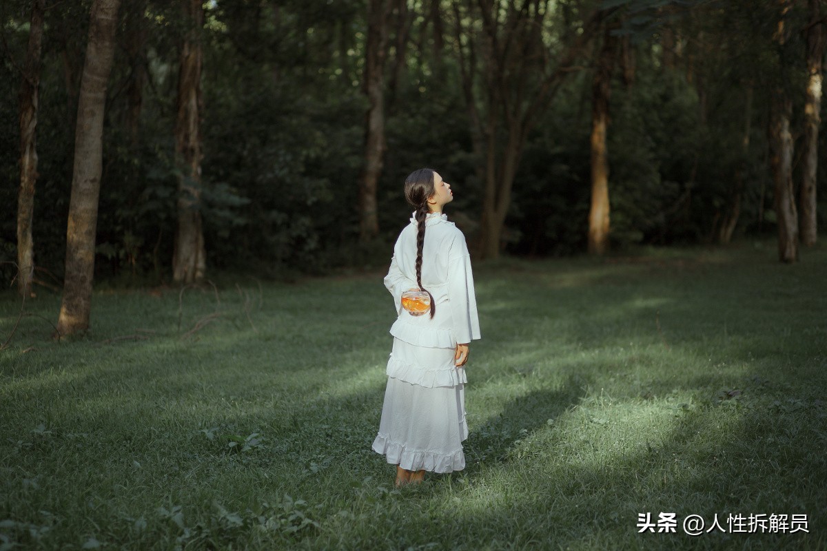 伴侣间接吻，为什么不觉得对方的口水恶心？如果吐出来呢？