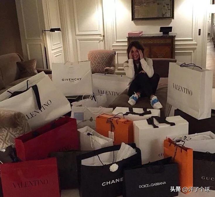 欧盟禁止出口奢侈品到俄罗斯,俄罗斯被制裁后的奢侈品店