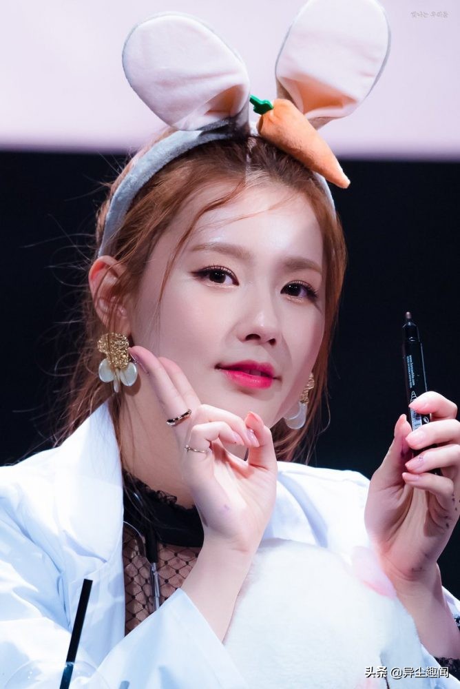 漂亮的兔牙圆脸女明星,十大兔牙的女明星