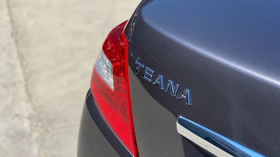 09天籁全车翻新整改多少钱,日产天籁自己撞烂了维修多少钱