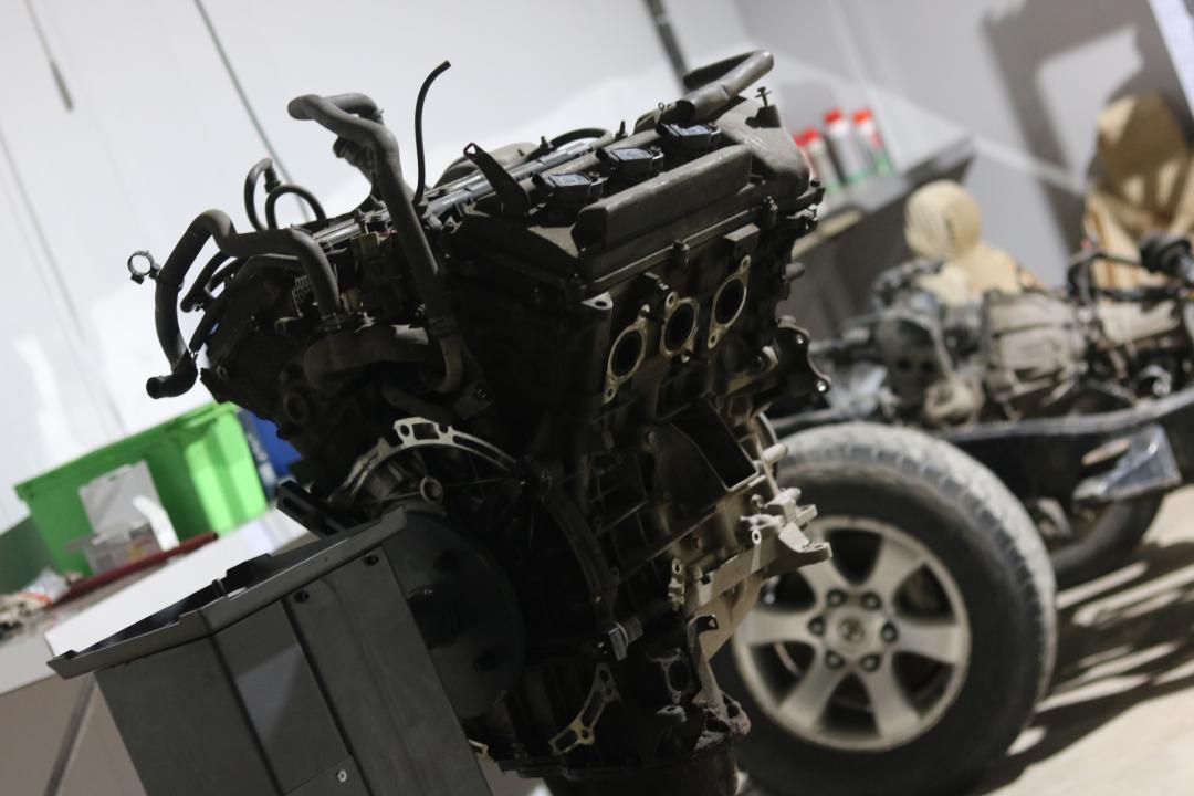 03年丰田霸道全车翻新多少钱,2004款丰田霸道拆车视频