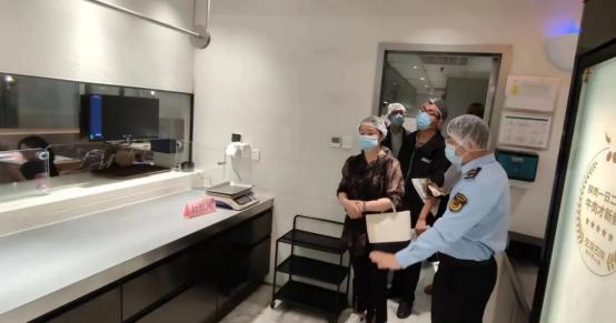 抄作业！左庭右院后厨被选为“样板房”明厨亮灶同行点赞