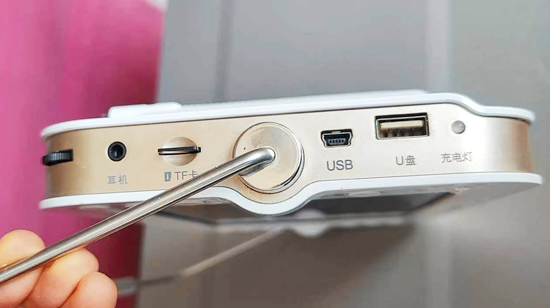 看着像平板的电脑,像平板一样可移动的电视