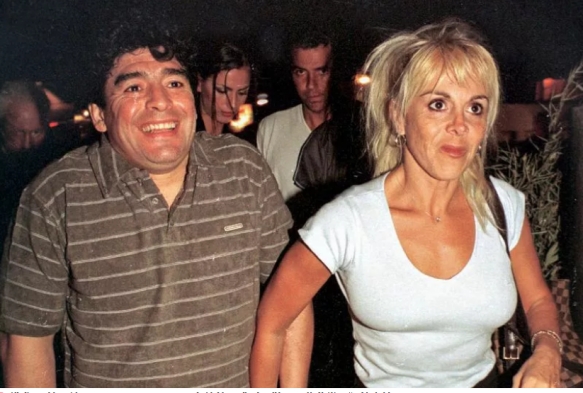 马拉多纳的狂野性告白——公开狂欢、角色扮演和奈良嬉戏