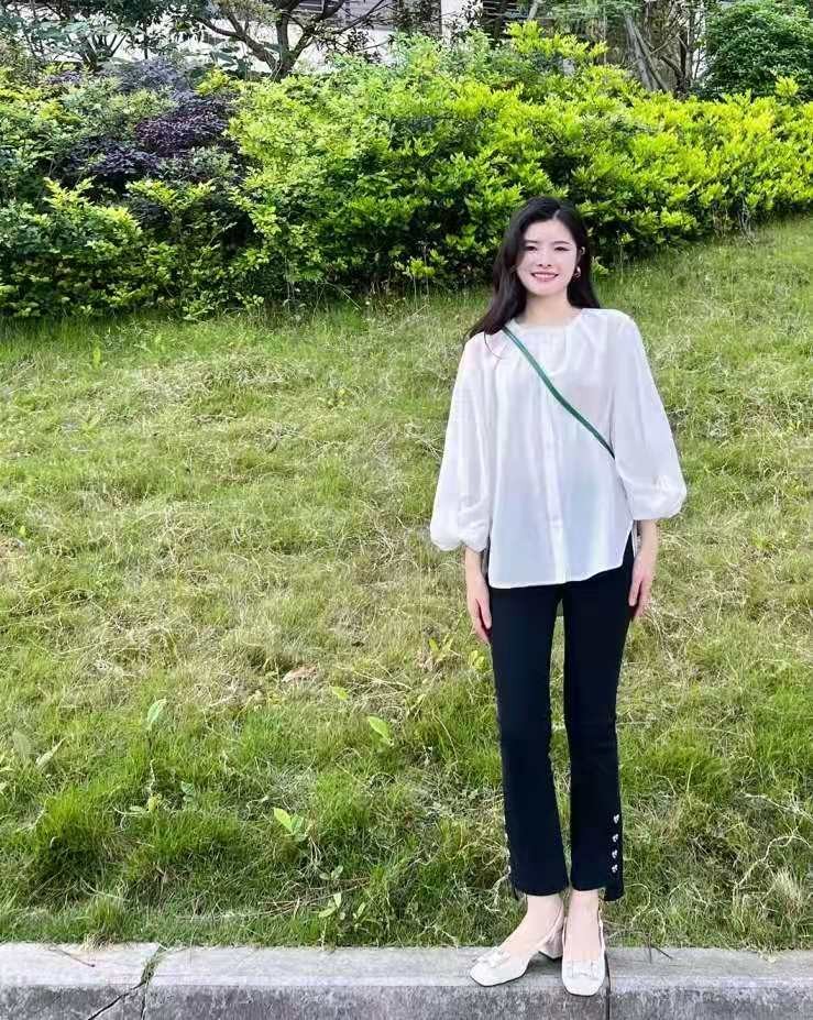 裤子到底是穿在肚脐以下还是以上,裤子裤腰是穿紧点好还是松点好